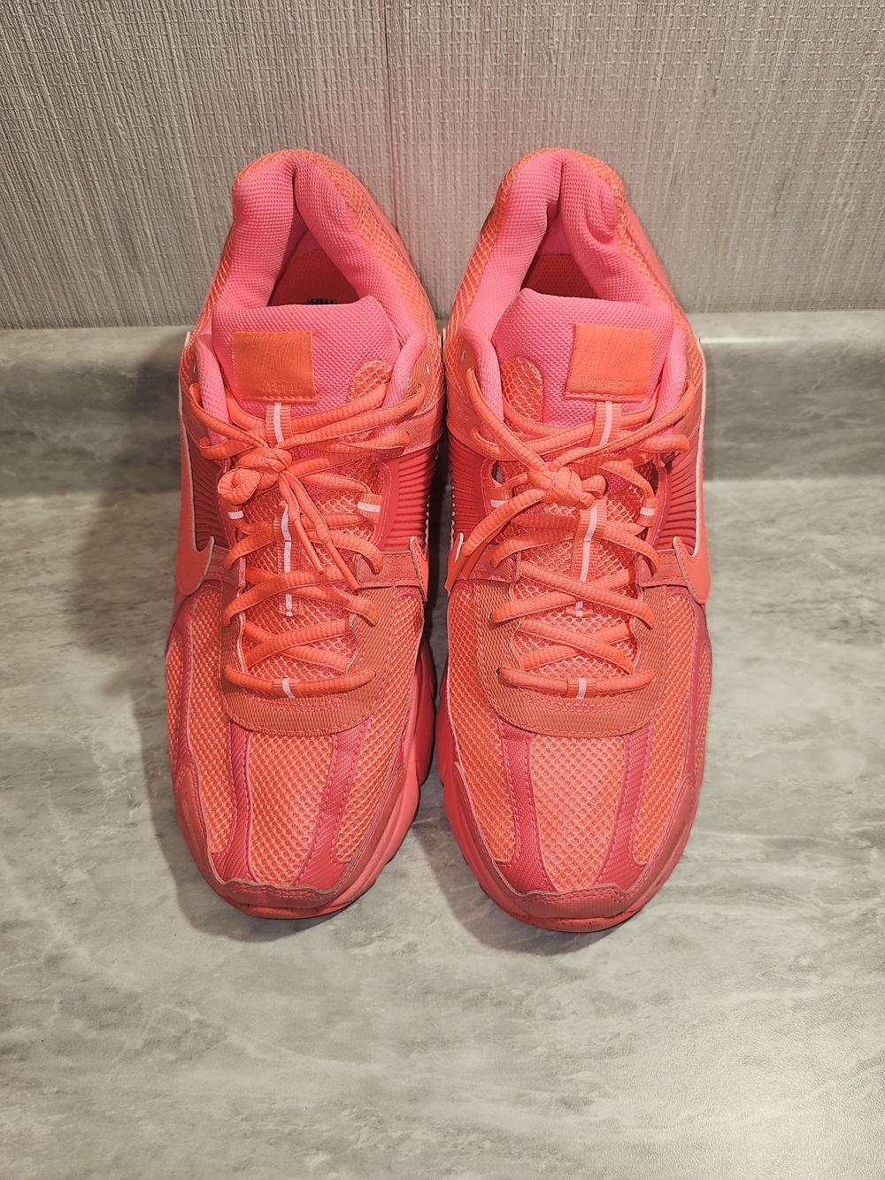 Nike Women's Neon Pink/Coral Athletic Sneakers - S39